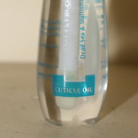 Jeunesse Cuticle Oil - Picture 2 of 3